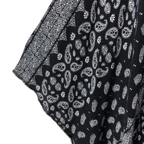 Selga one size black & white paisley tassel ruana open front - Picture 7 of 12